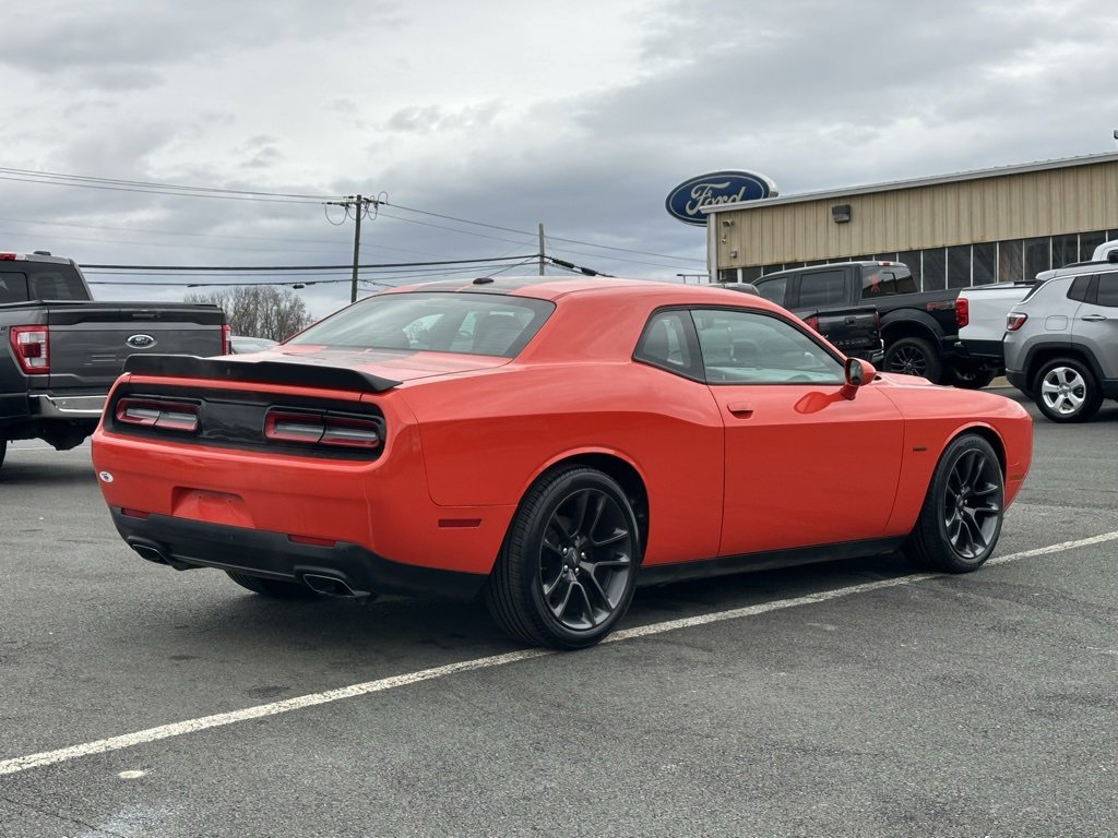 Used 2018 Dodge Challenger R/T w/ Blacktop Package image 9