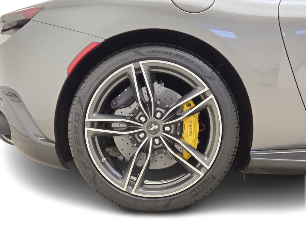 Used 2022 Ferrari Roma RWD image 7