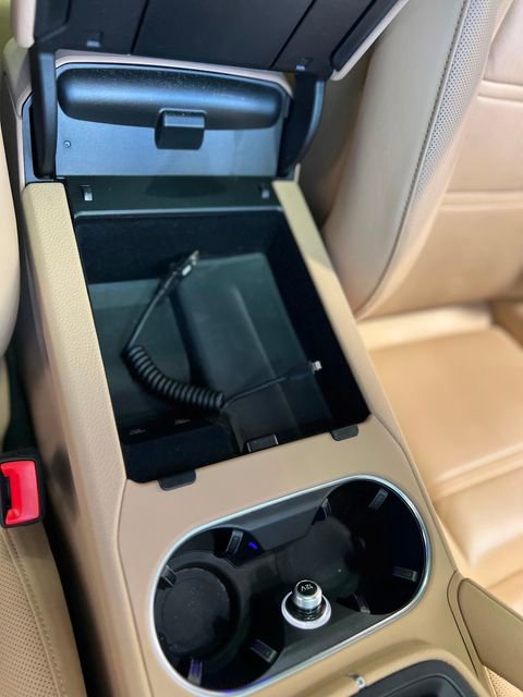 Used 2023 Porsche Cayenne Platinum Edition image 30