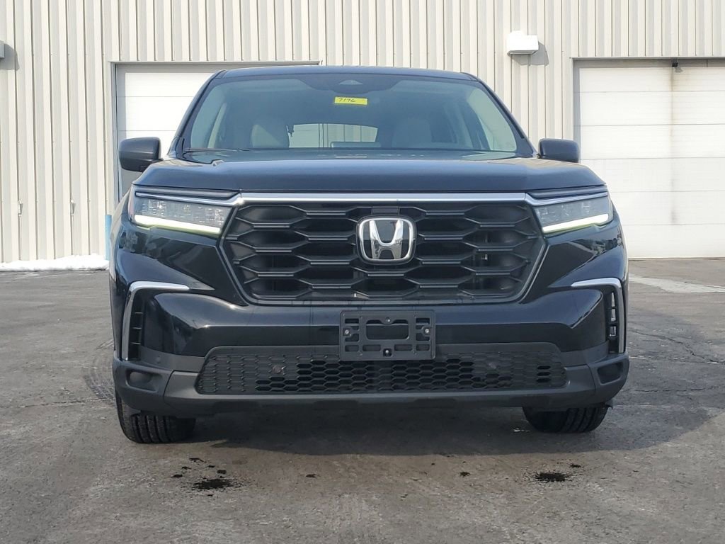 Certified 2024 Honda Pilot LX image 2