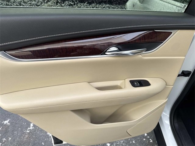 Used 2017 Cadillac XT5 Luxury w/ Driver Awareness Package image 10