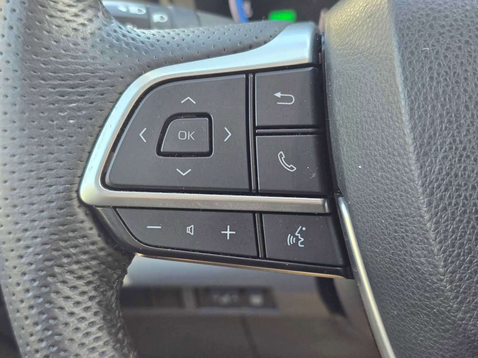 Used 2023 Toyota Sienna Limited image 35