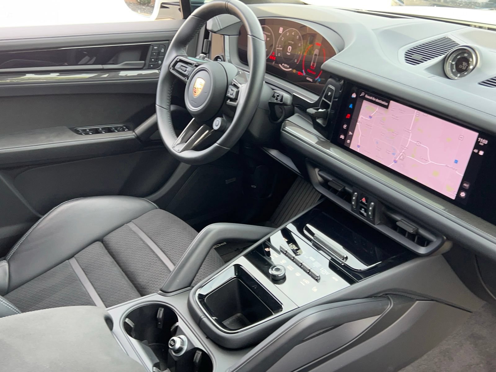 Certified 2025 Porsche Cayenne GTS AWD/4WD image 18