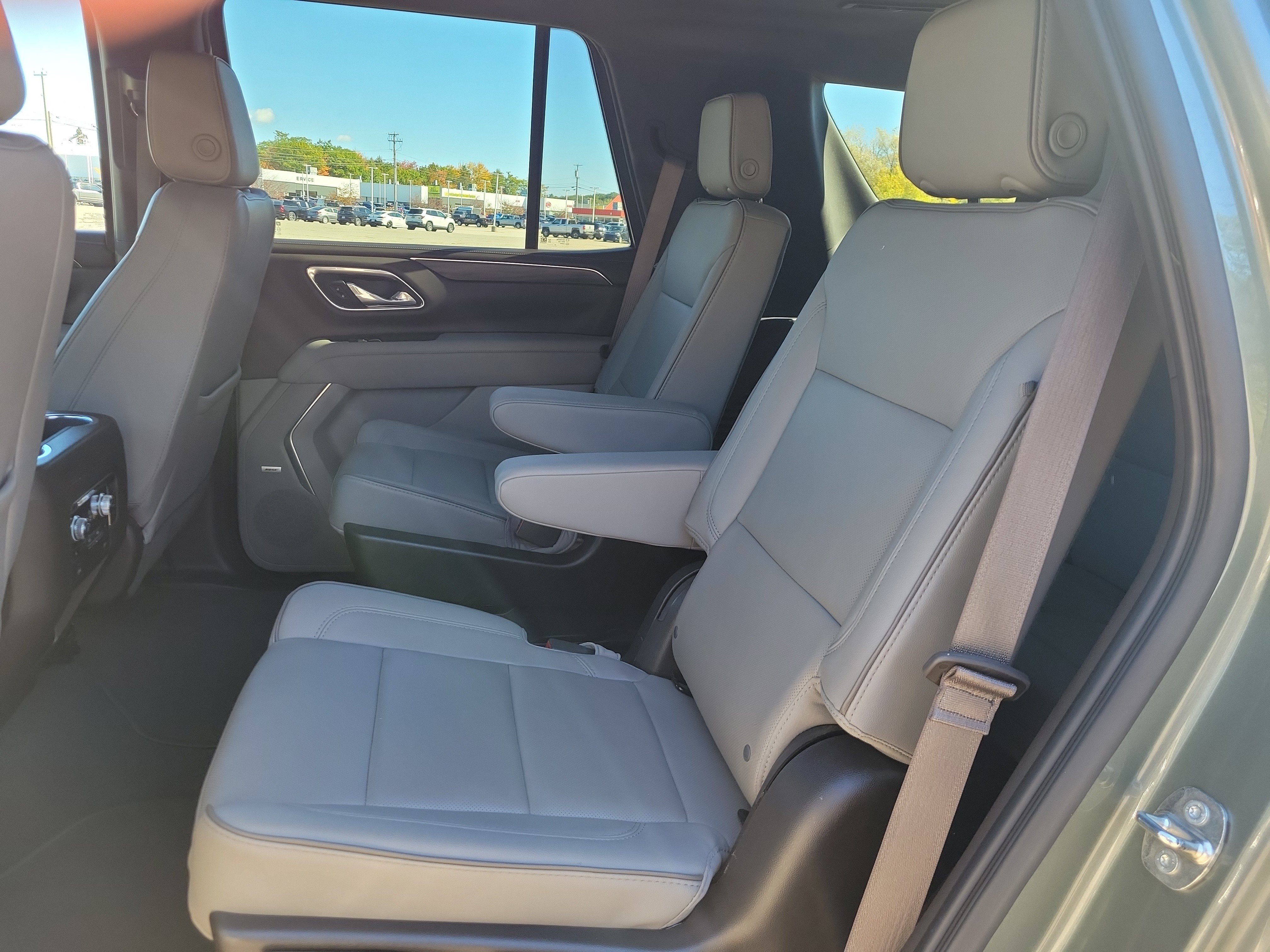 Used 2023 GMC Yukon SLT w/ SLT Premium Package AWD/4WD image 16