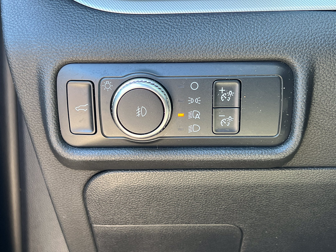Used 2020 Ford Explorer XLT w/ Equipment Group 202A AWD/4WD image 17