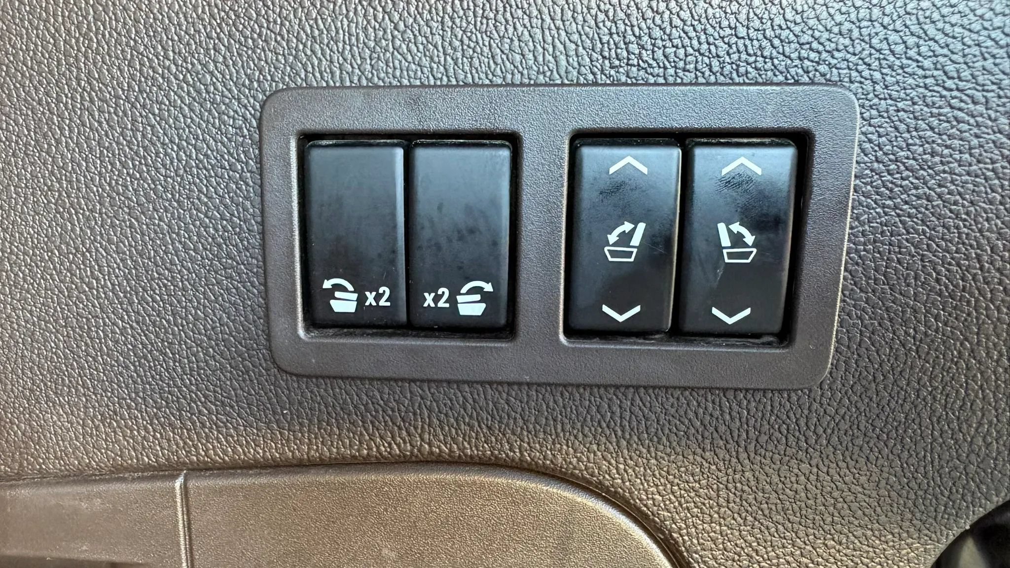 Used 2018 Chevrolet Tahoe Premier AWD/4WD image 28