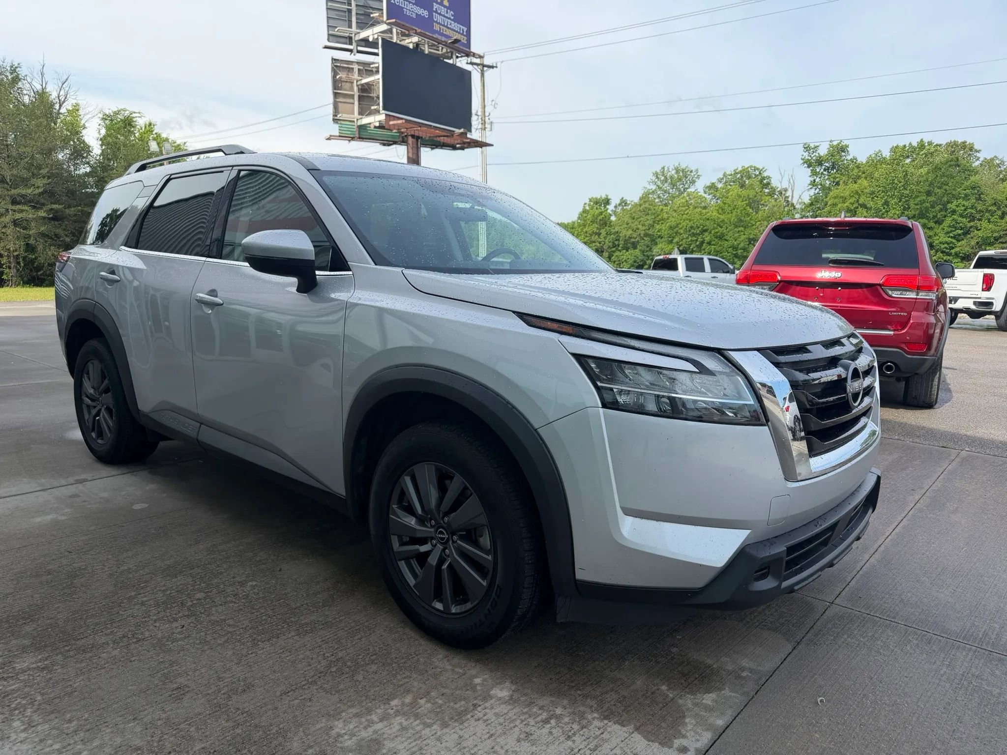 Used 2022 Nissan Pathfinder SV AWD/4WD image 18