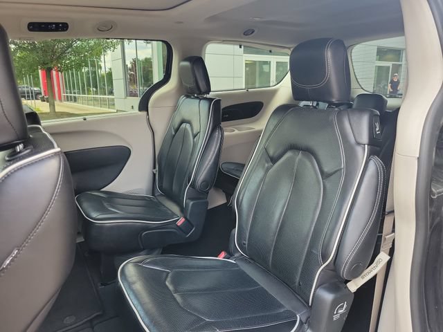 Used 2023 Chrysler Pacifica Limited FWD image 28