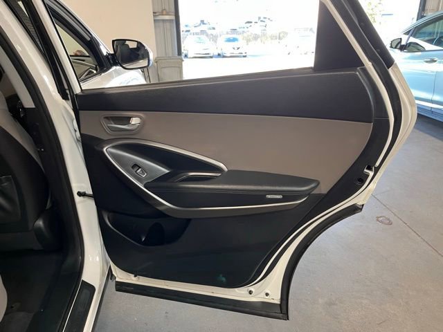 Used 2017 Hyundai Santa Fe SE image 14