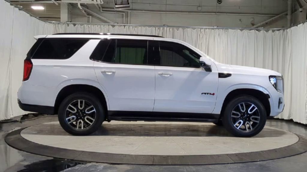 Used 2023 GMC Yukon AT4 w/ Technology Package image 11