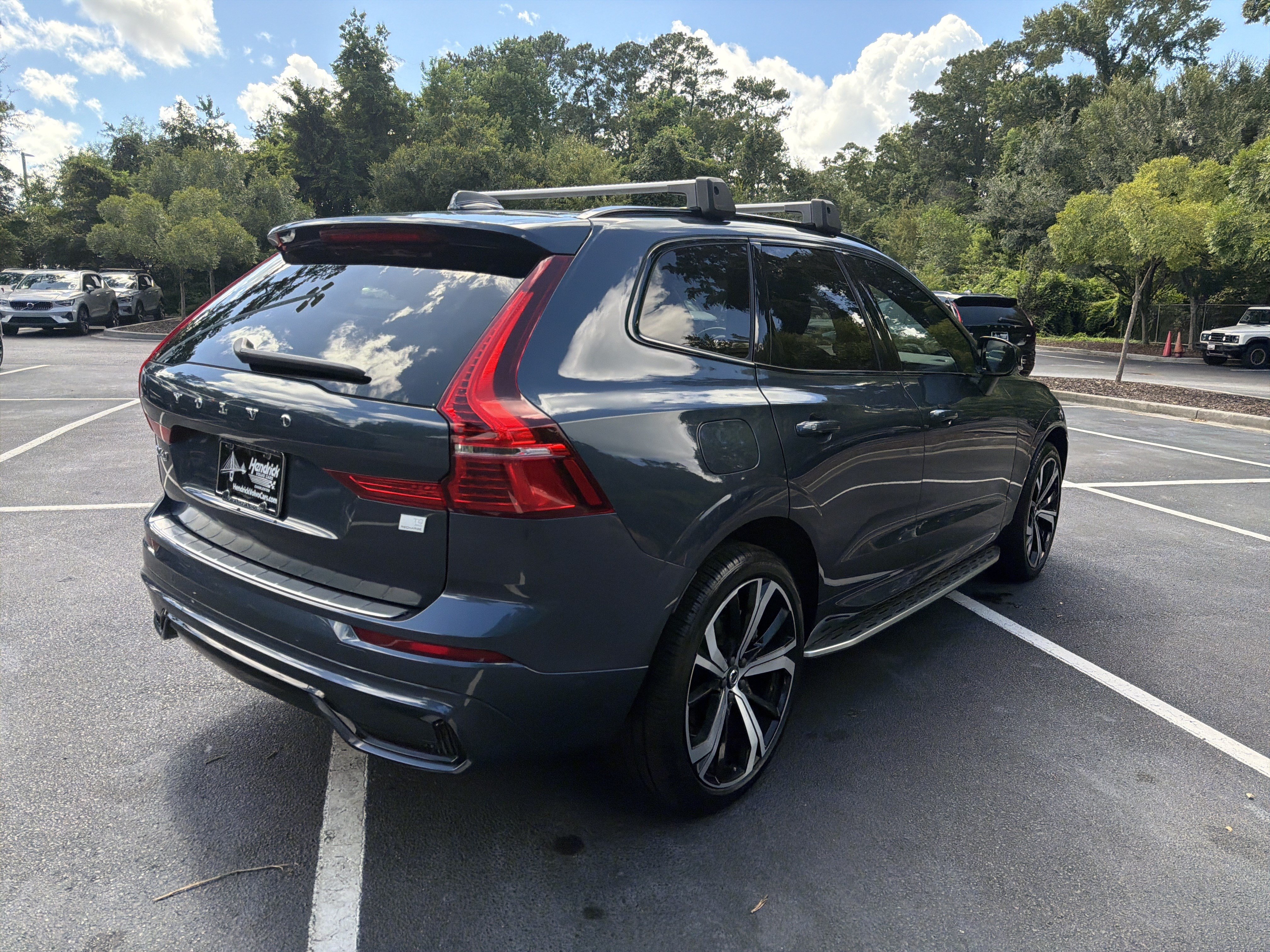 Used 2022 Volvo XC60 T8 R-Design w/ Advanced Package AWD/4WD image 13