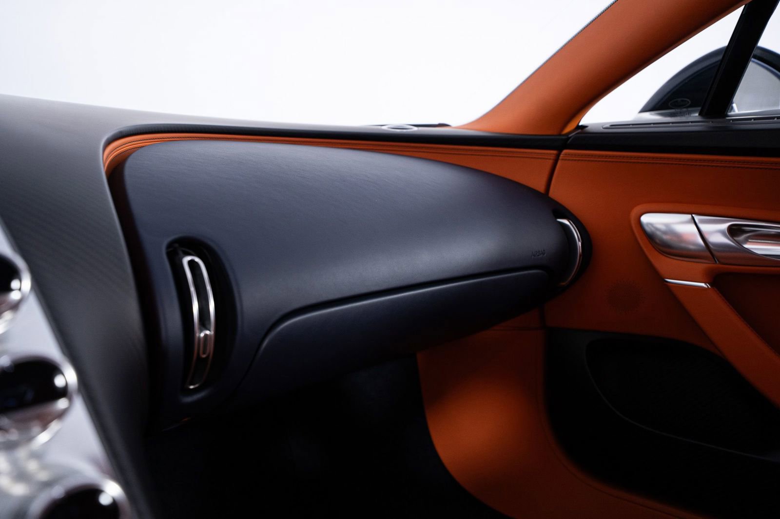 Used 2018 Bugatti Chiron image 40