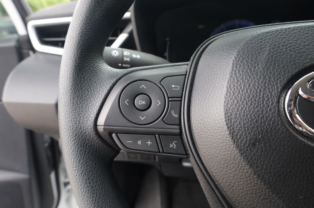 Used 2026 Toyota Corolla LE FWD image 17