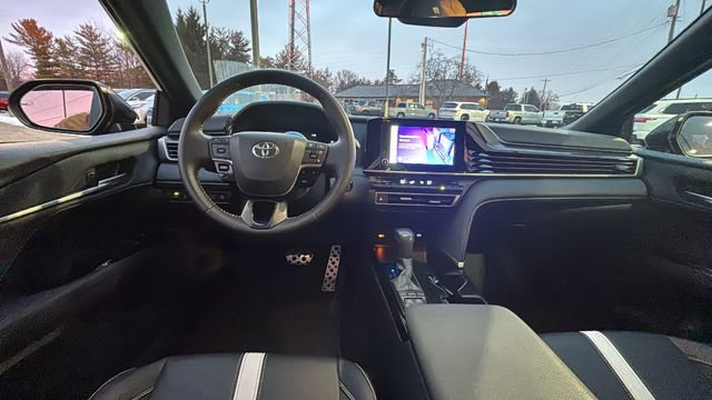 Used 2025 Toyota Camry SE image 8
