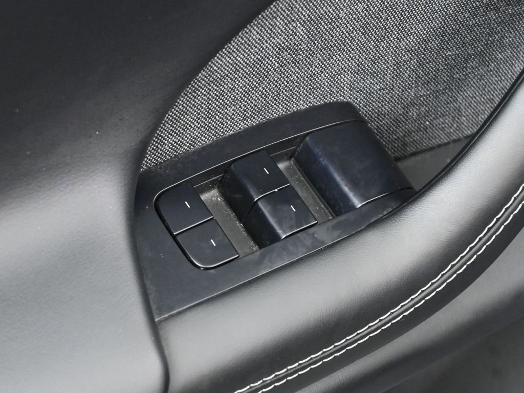 Used 2023 Tesla Model X image 8