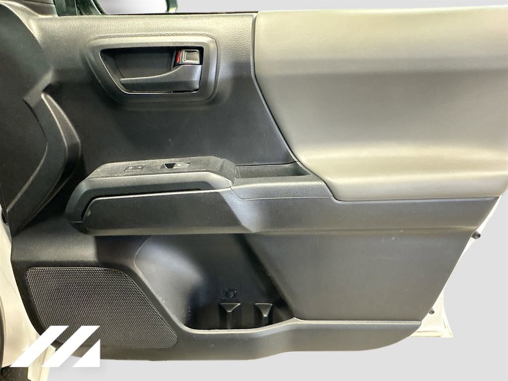 Used 2021 Toyota Tacoma SR AWD/4WD image 29