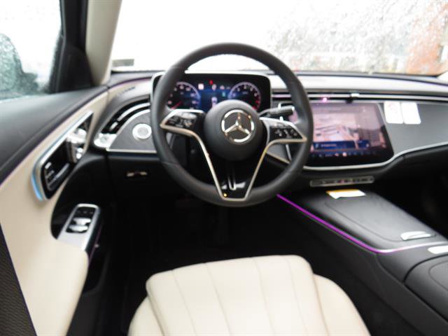 Used 2025 Mercedes-Benz E 350 4MATIC Sedan image 3