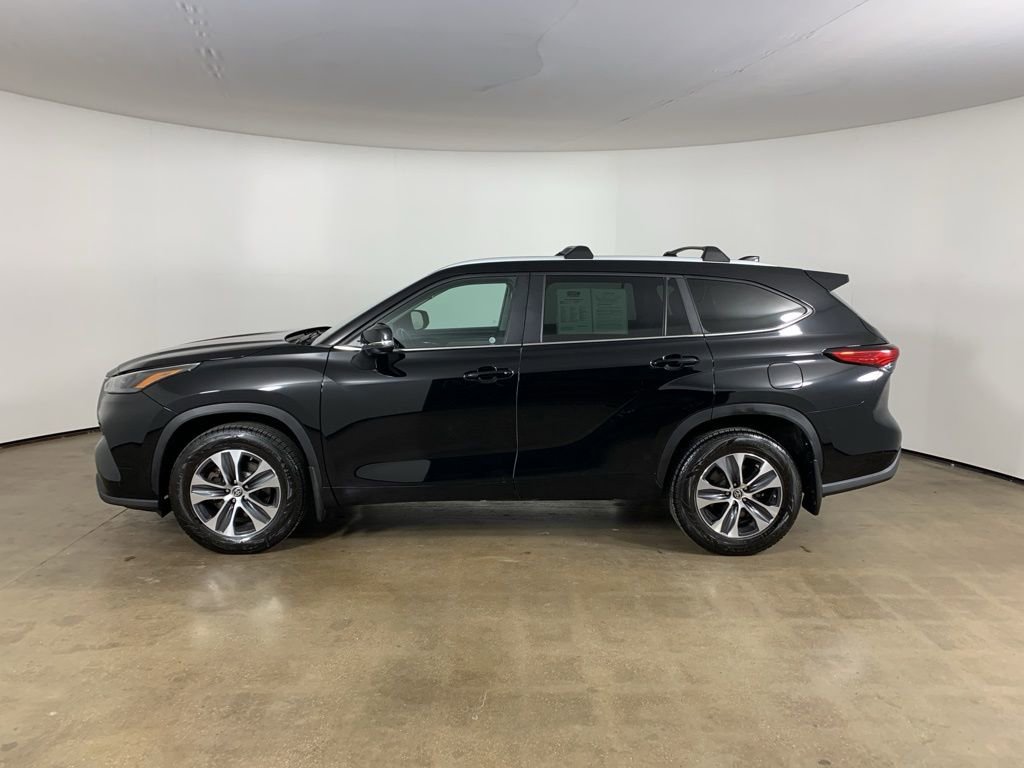 Used 2023 Toyota Highlander XLE image 18