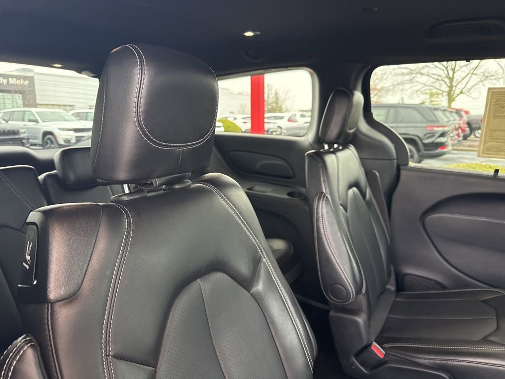 Used 2025 Chrysler Pacifica Select FWD image 31