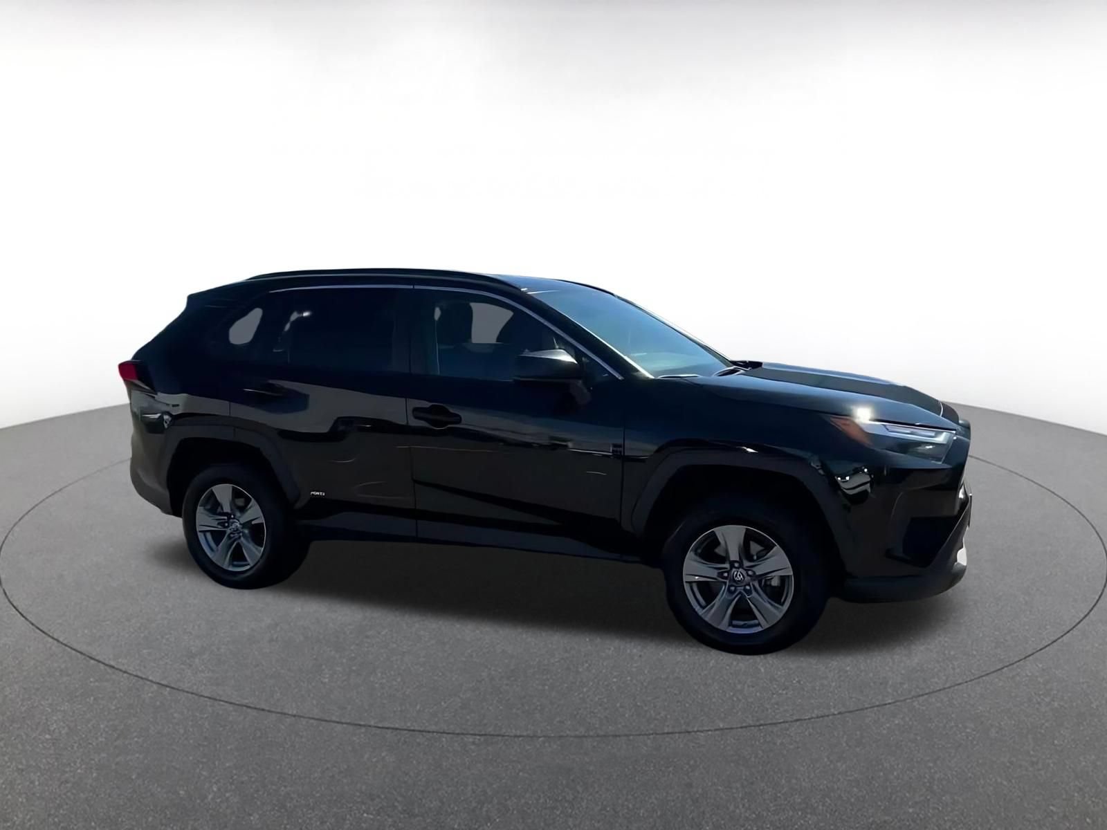 Used 2024 Toyota RAV4 LE AWD/4WD image 2