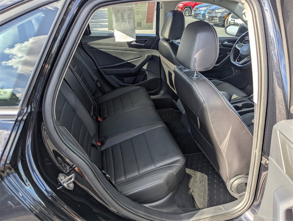 Used 2023 Volkswagen Jetta SE image 16