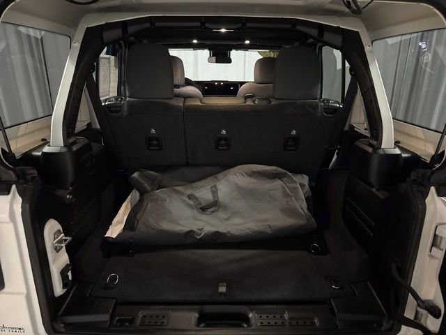 Used 2025 Jeep Wrangler Unlimited Rubicon AWD/4WD image 23