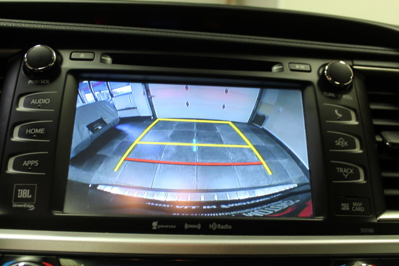 Used 2017 Toyota Highlander Limited Platinum image 16