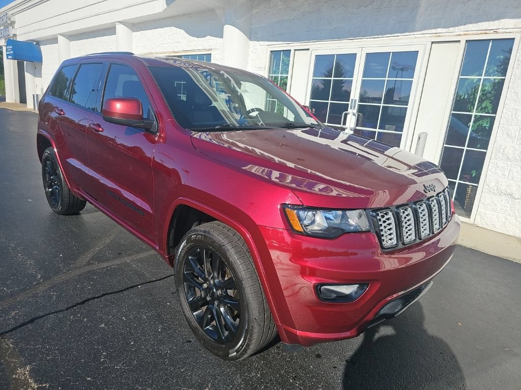 Used 2020 Jeep Grand Cherokee Altitude AWD/4WD image 2