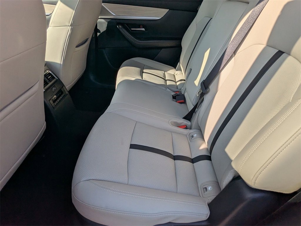 Used 2024 MAZDA CX-90 3.3 Turbo w/ Preferred Plus image 17