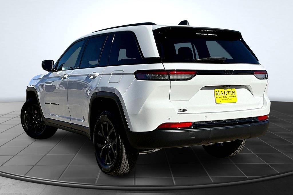 New 2025 Jeep Grand Cherokee Altitude image 3