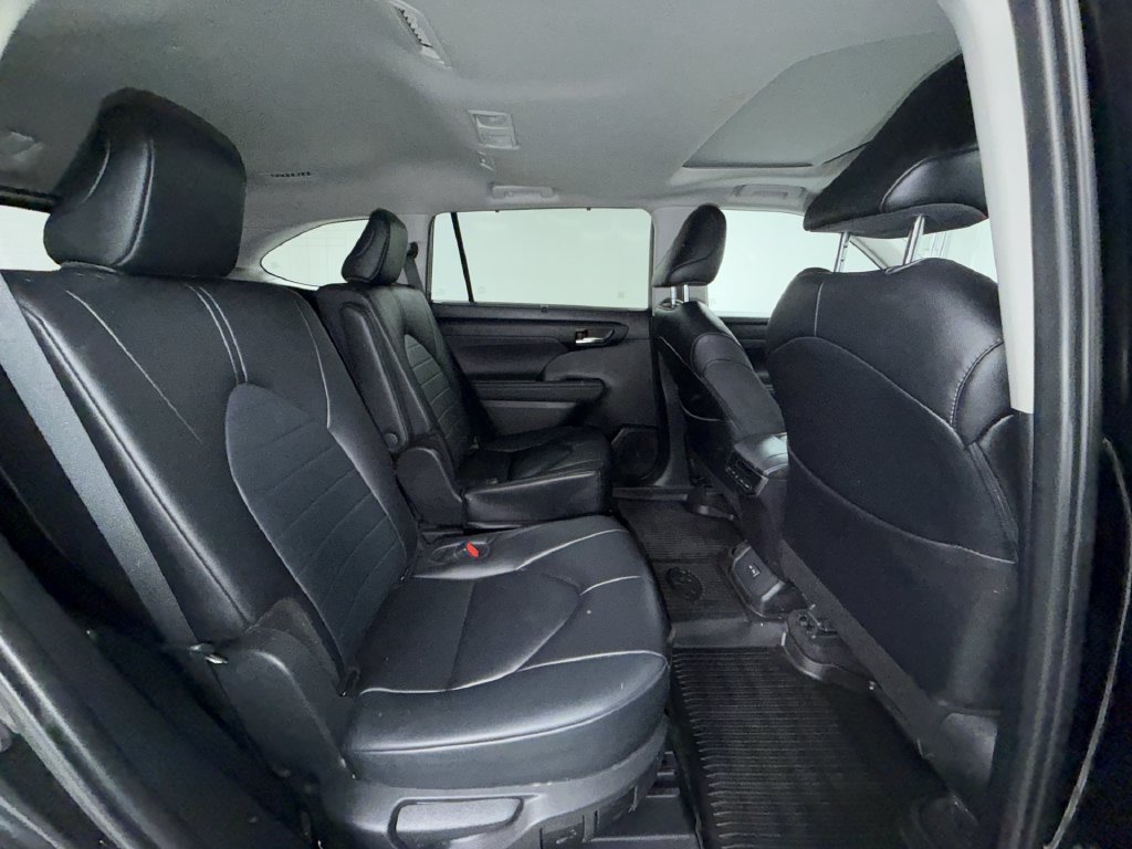 Certified 2024 Toyota Highlander XLE AWD/4WD image 9
