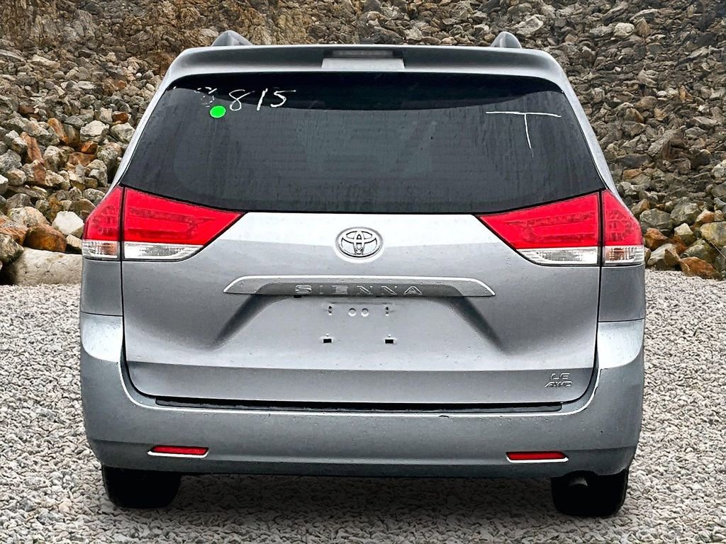 Used 2012 Toyota Sienna LE w/ Towing Pkg image 4