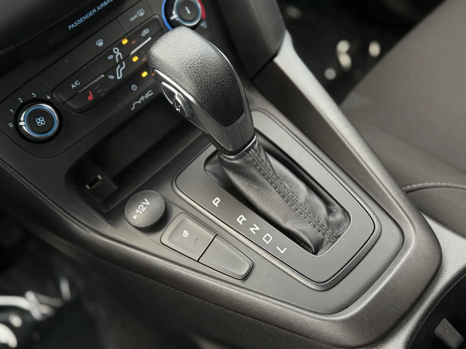 Used 2018 Ford Focus SE w/ Cold Weather Package FWD image 30