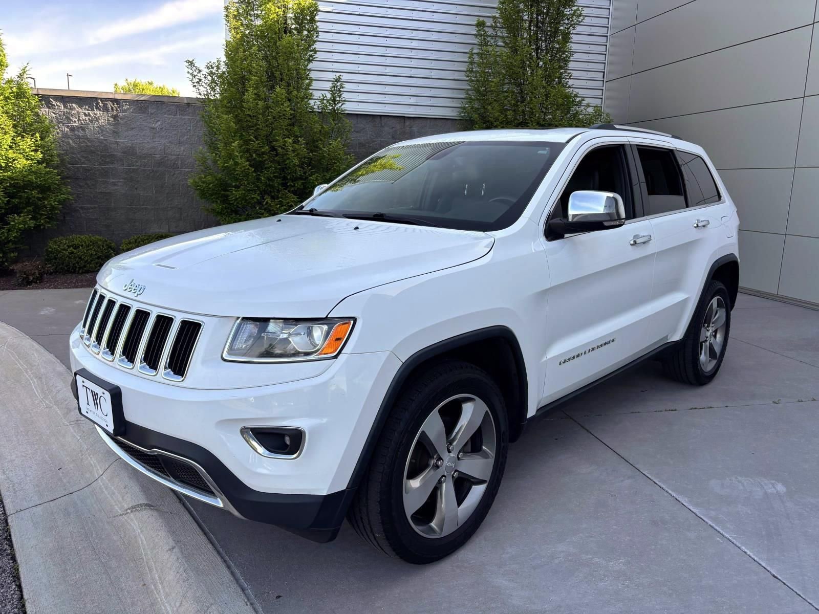 Used 2016 Jeep Grand Cherokee Limited AWD/4WD image 1