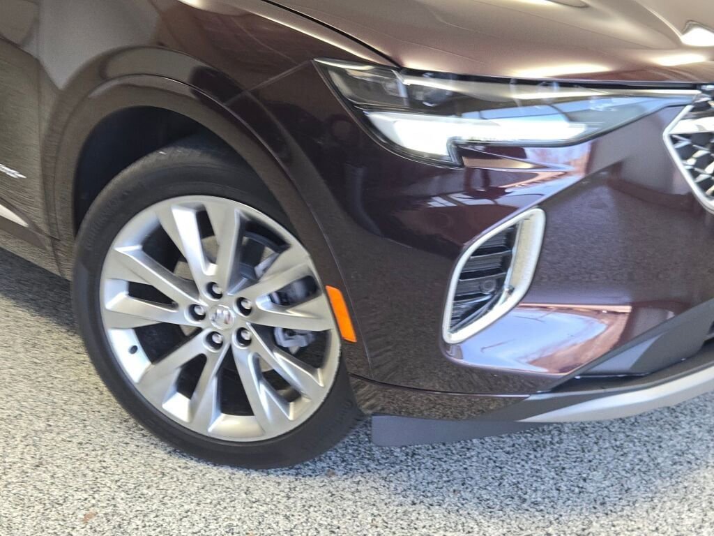 Used 2023 Buick Envision Avenir image 3