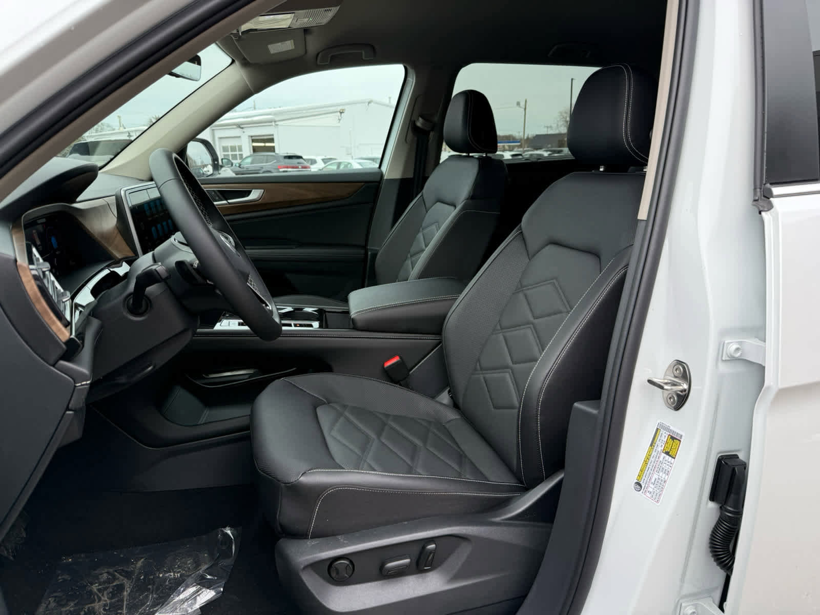 New 2026 Volkswagen Atlas SE image 17