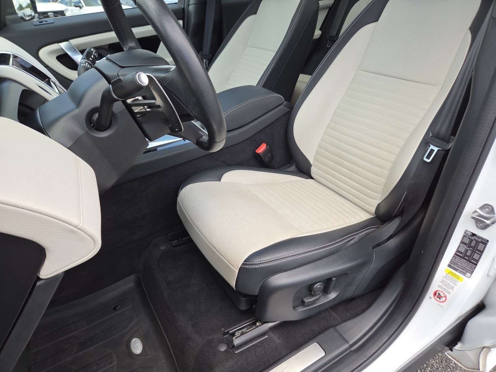 Used 2023 Land Rover Discovery Sport SE R-Dynamic AWD/4WD image 31