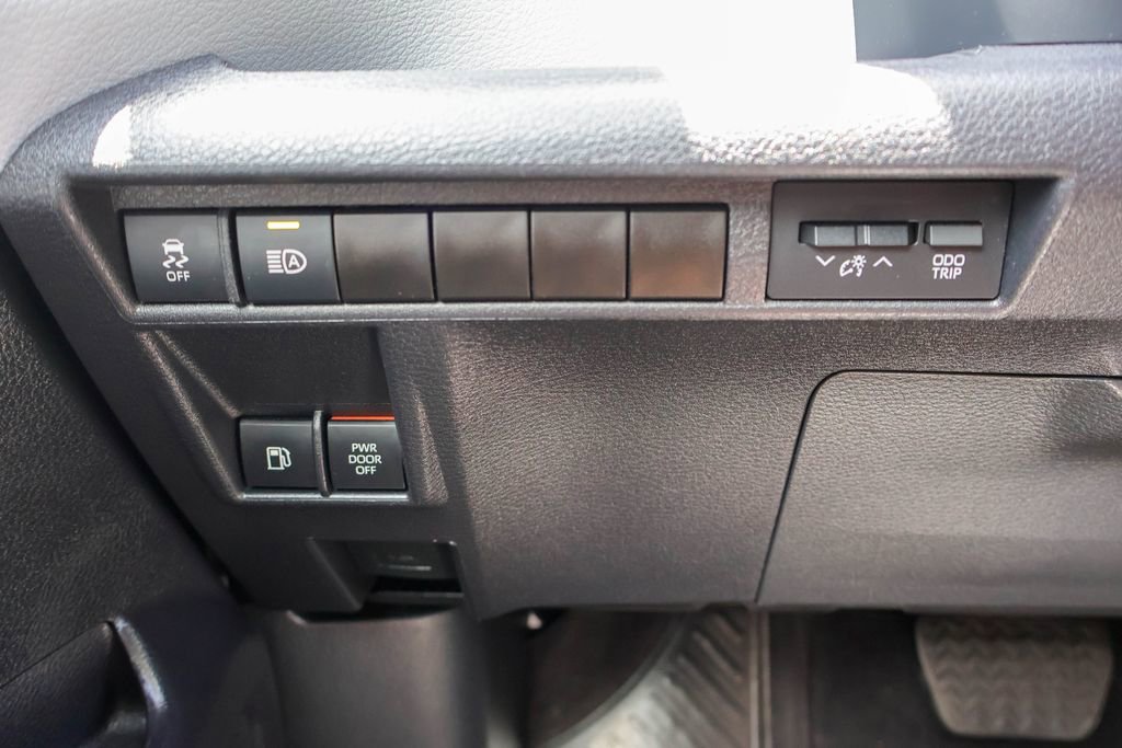 Used 2025 Toyota Sienna XLE FWD image 20