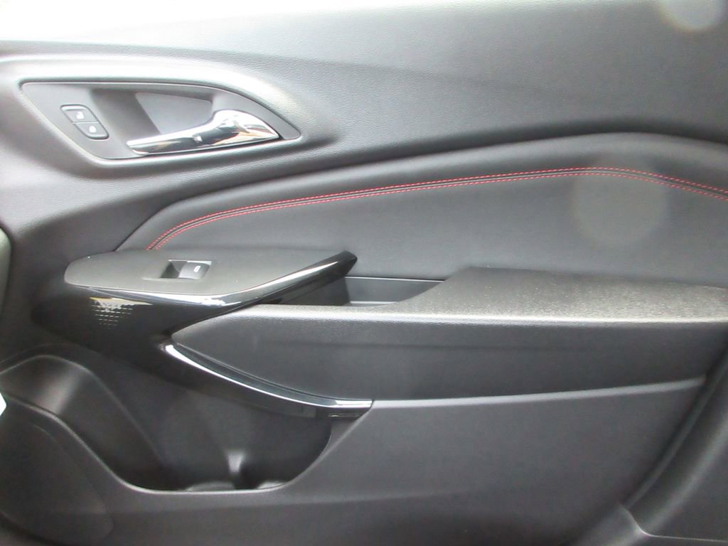 New 2026 Chevrolet Trax RS w/ Sunroof Package FWD image 34