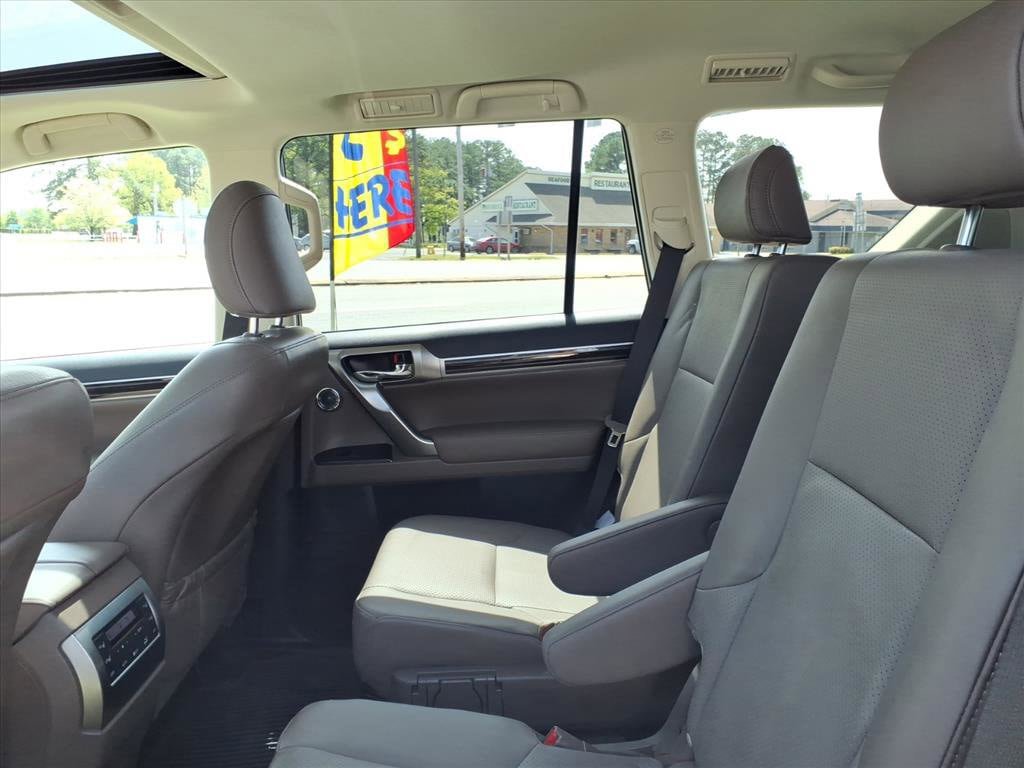 Used 2023 Lexus GX 460 Luxury w/ Sport Design Package AWD/4WD image 9