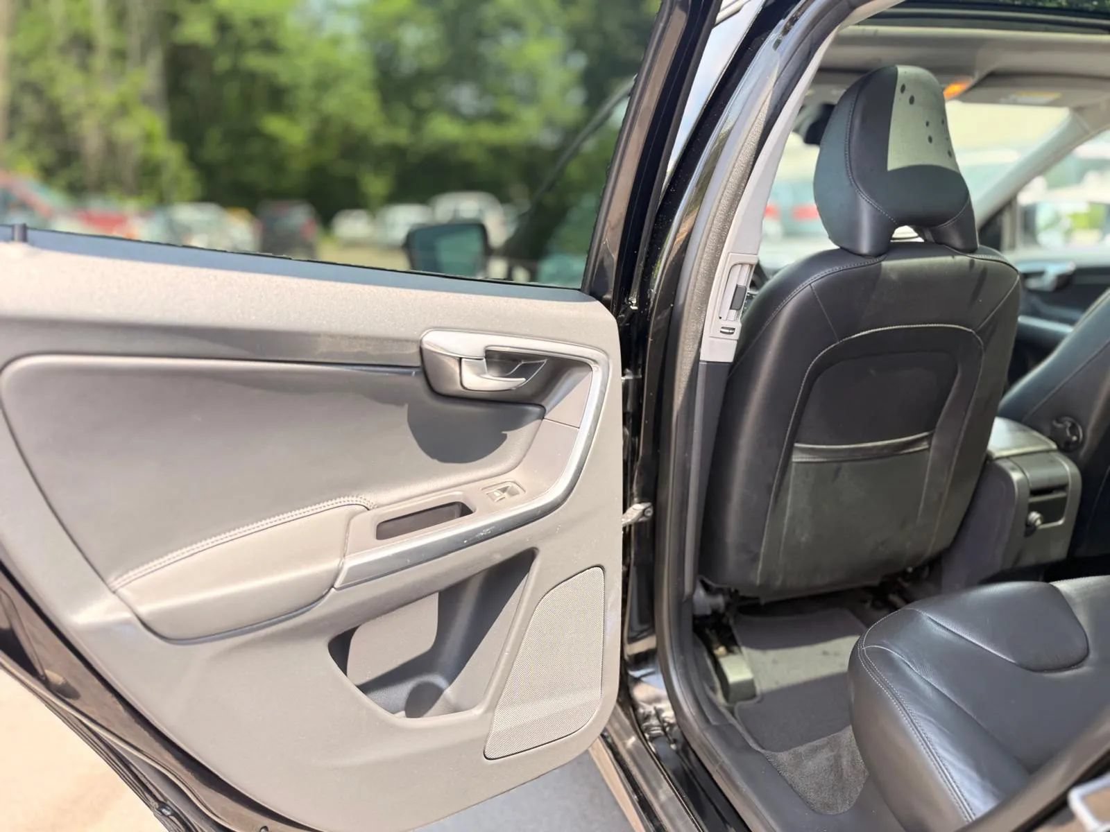 Used 2015 Volvo XC60 T6 Platinum AWD/4WD image 24