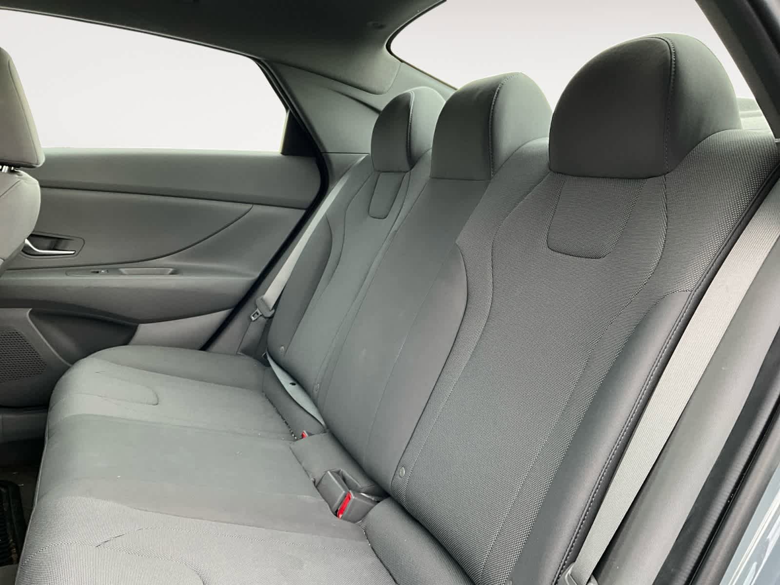Used 2022 Hyundai Elantra SE FWD image 10