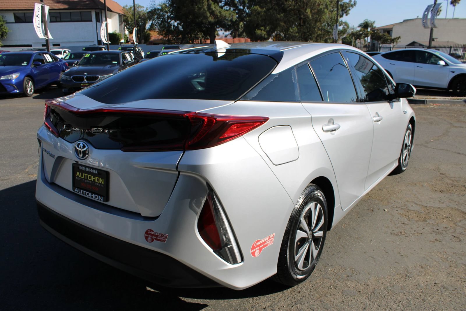 Used 2017 Toyota Prius Prime Premium w/ Preferred Accessory Package FWD image 34