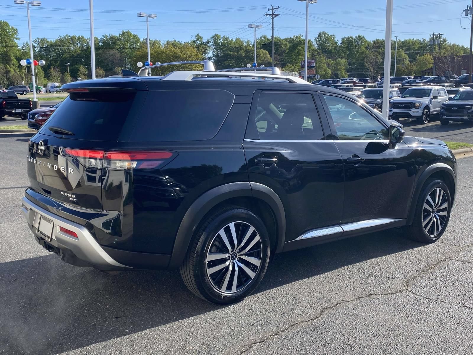 Used 2023 Nissan Pathfinder Platinum w/ Cargo Package AWD/4WD image 7
