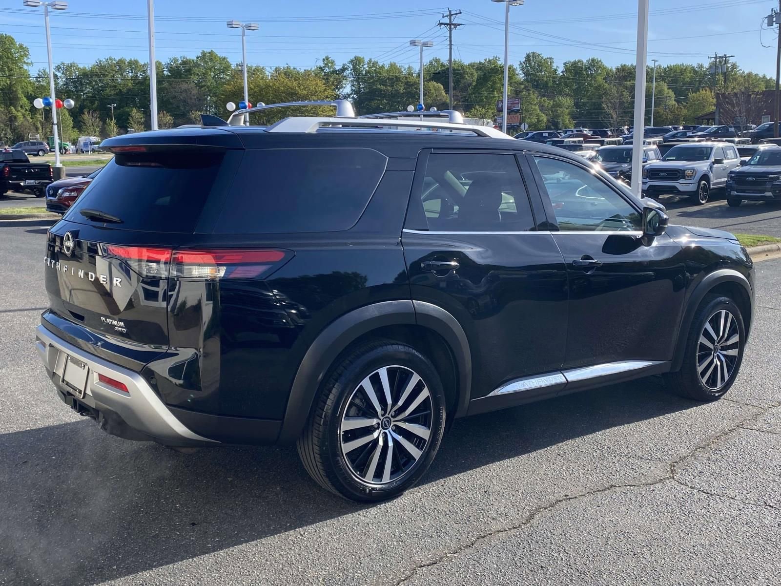 Used 2023 Nissan Pathfinder Platinum w/ Cargo Package AWD/4WD image 7