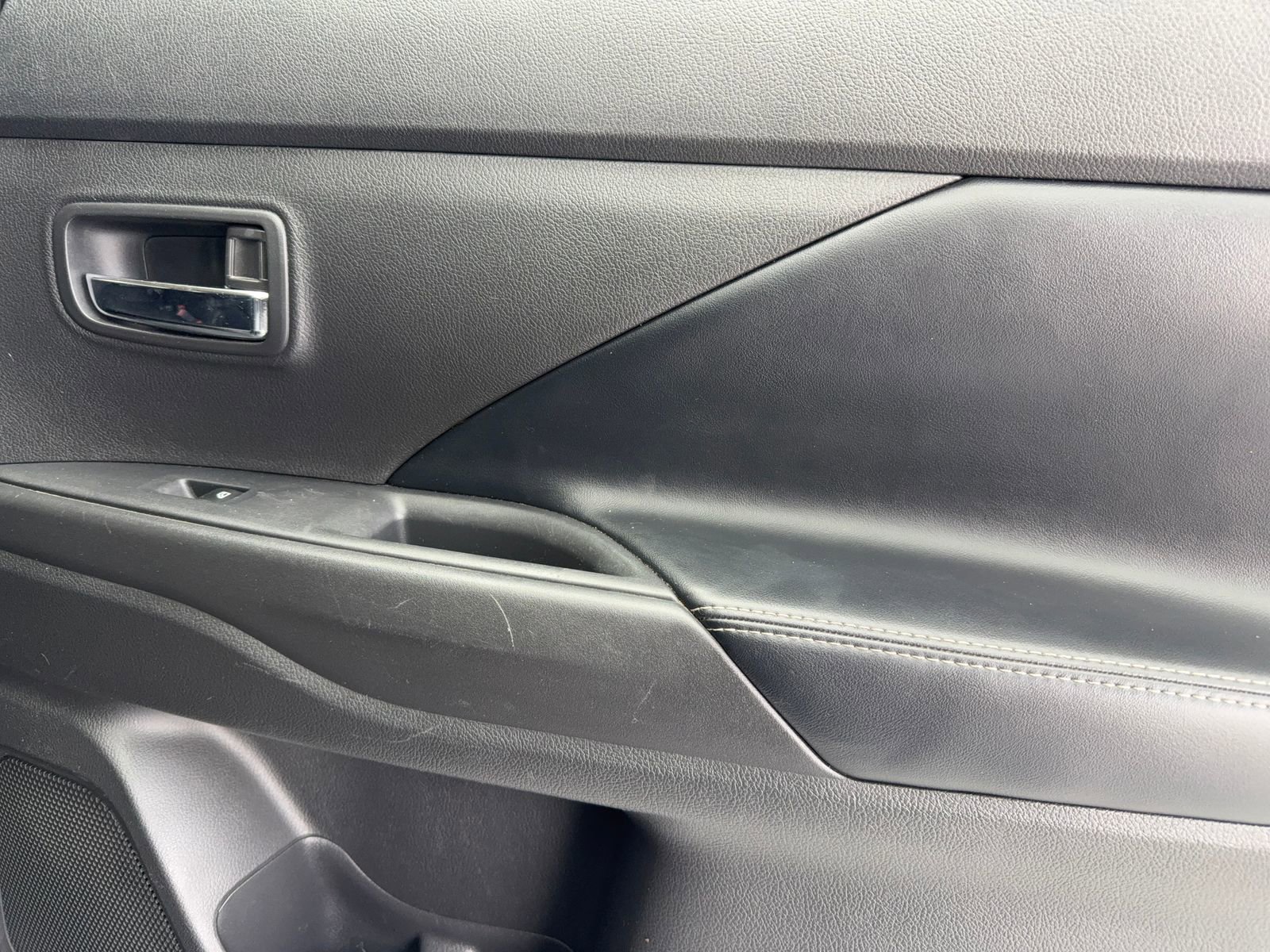 Used 2019 Mitsubishi Outlander SEL image 44