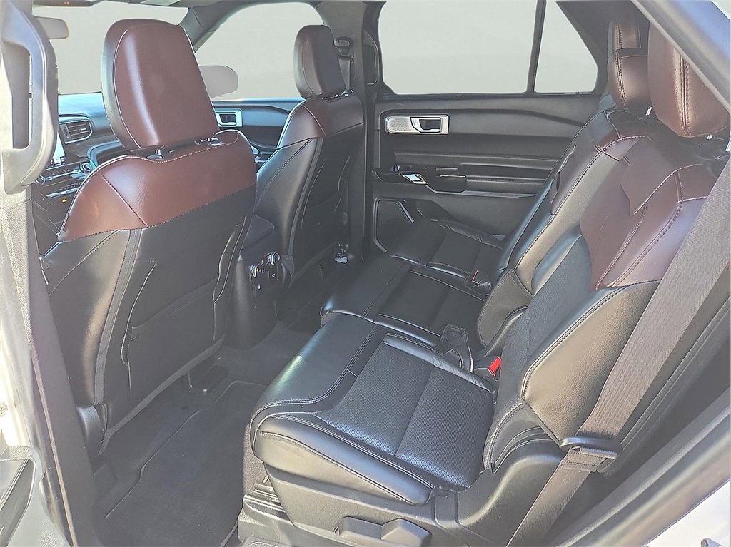Used 2022 Ford Explorer Platinum w/ Equipment Group 601A image 11