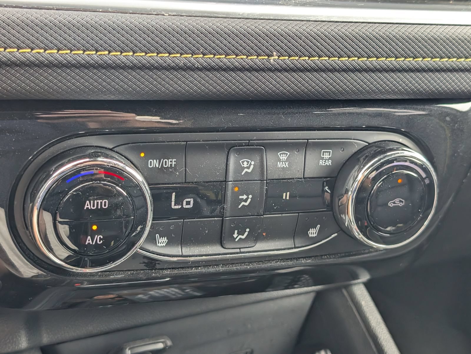Used 2025 Chevrolet TrailBlazer ACTIV w/ Convenience Package FWD image 11
