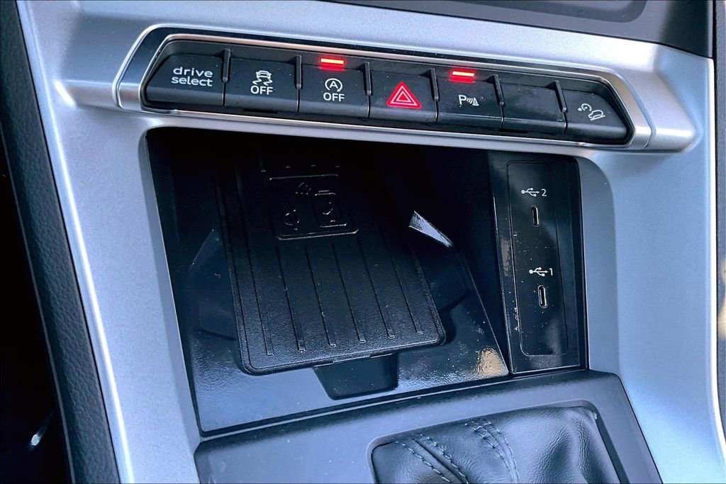 Used 2025 Audi Q3 2.0T Premium w/ Convenience Package image 16