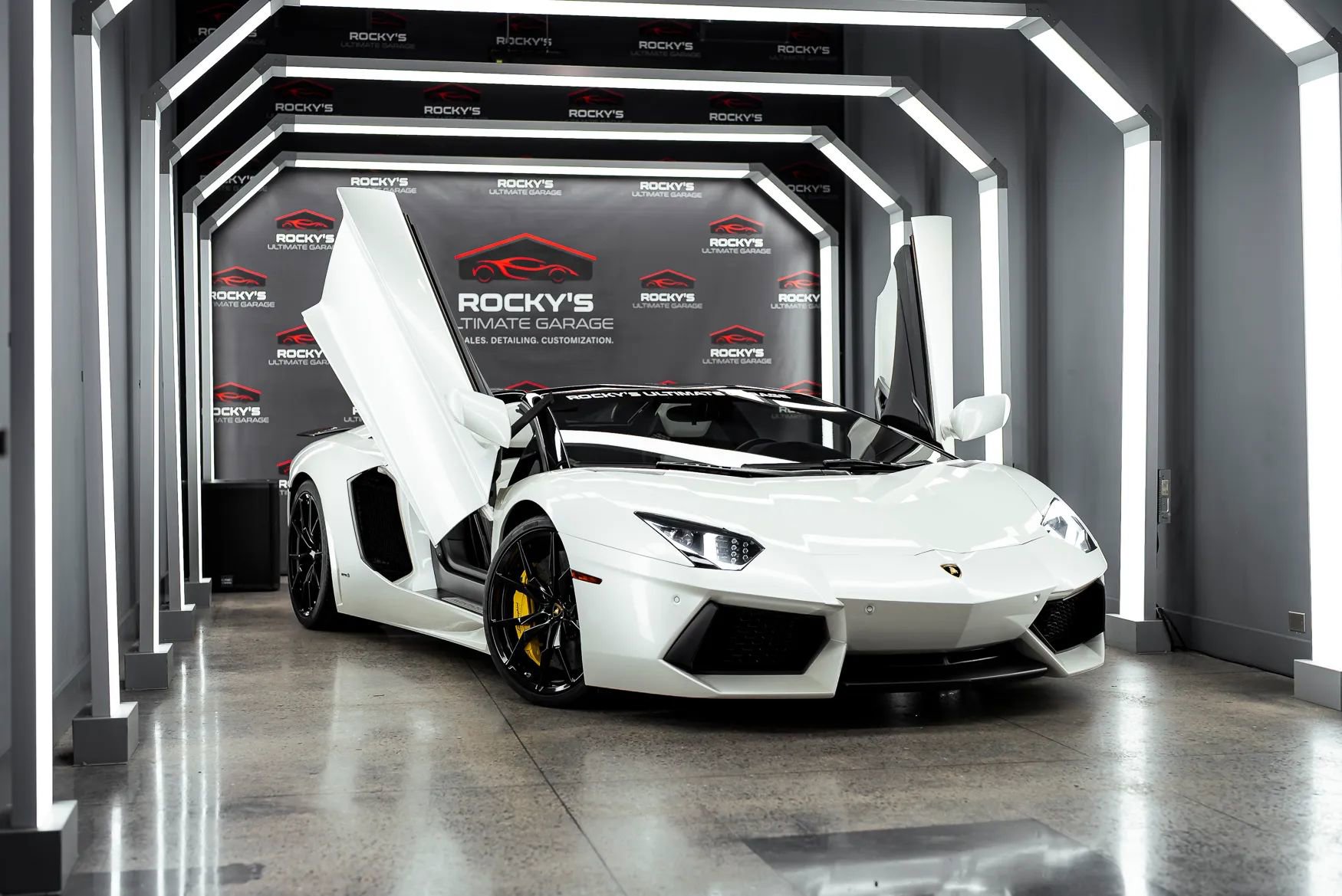 Used 2016 Lamborghini Aventador LP 700-4 image 4